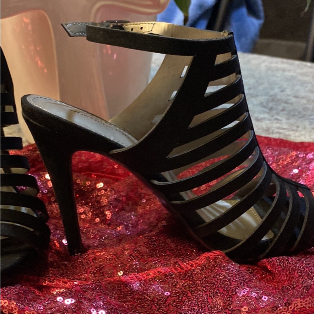 Ladies Heels - Picture 2 of 4